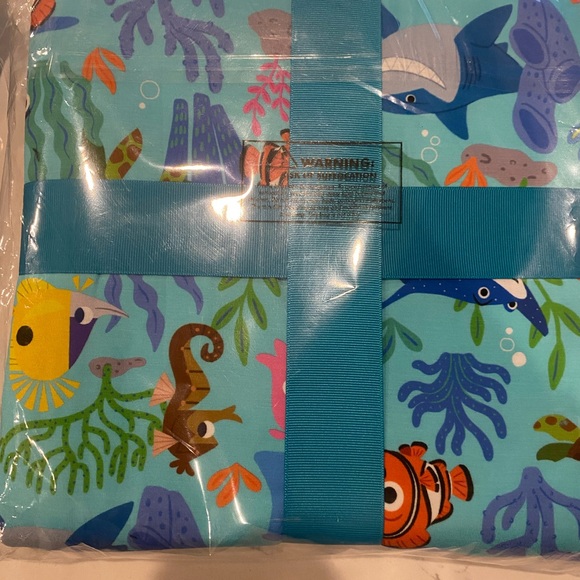 Little Sleepies Disney Nemo’s Reef Cloud blanket - Picture 3 of 4